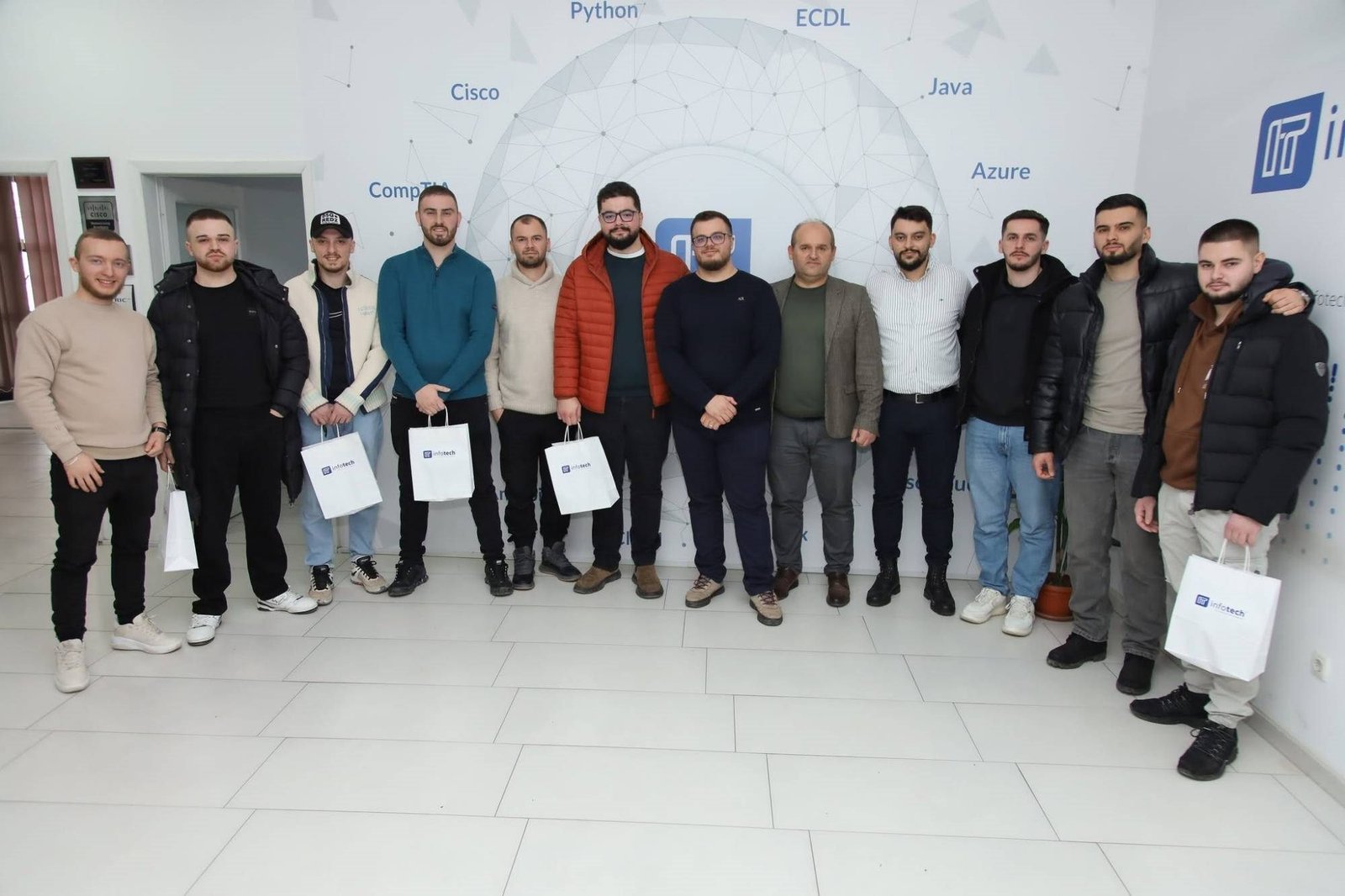 Ceremoni e certifikatave në Infotech Academy