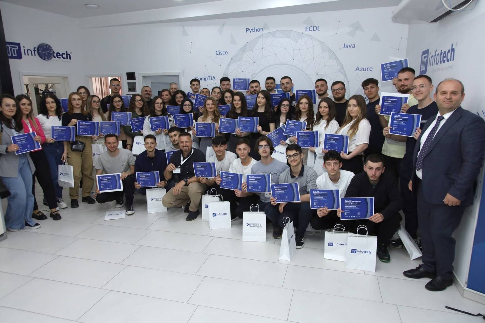Ceremoni e certifikatave në Infotech Academy