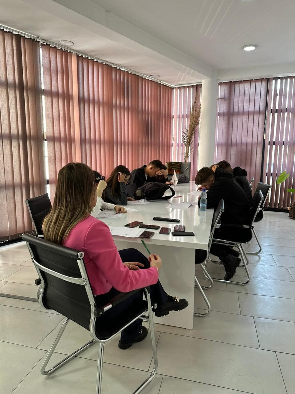 Studentë në labet e Infotech Academy